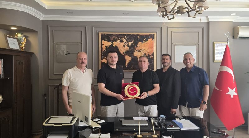 Urfalı Yaşar Cızlak’tan İş Adamı İbrahim Kızılateş’e Anlamlı Ziyaret