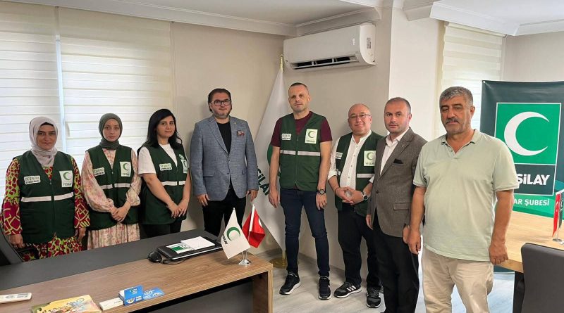 Yeniden Refah Partisinden Yeşilay’a Anlamlı Ziyaret