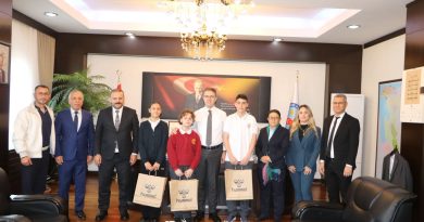 Kaymakam Dr. Orhan BURHAN, Başarılı Öğrencileri Kabul Etti